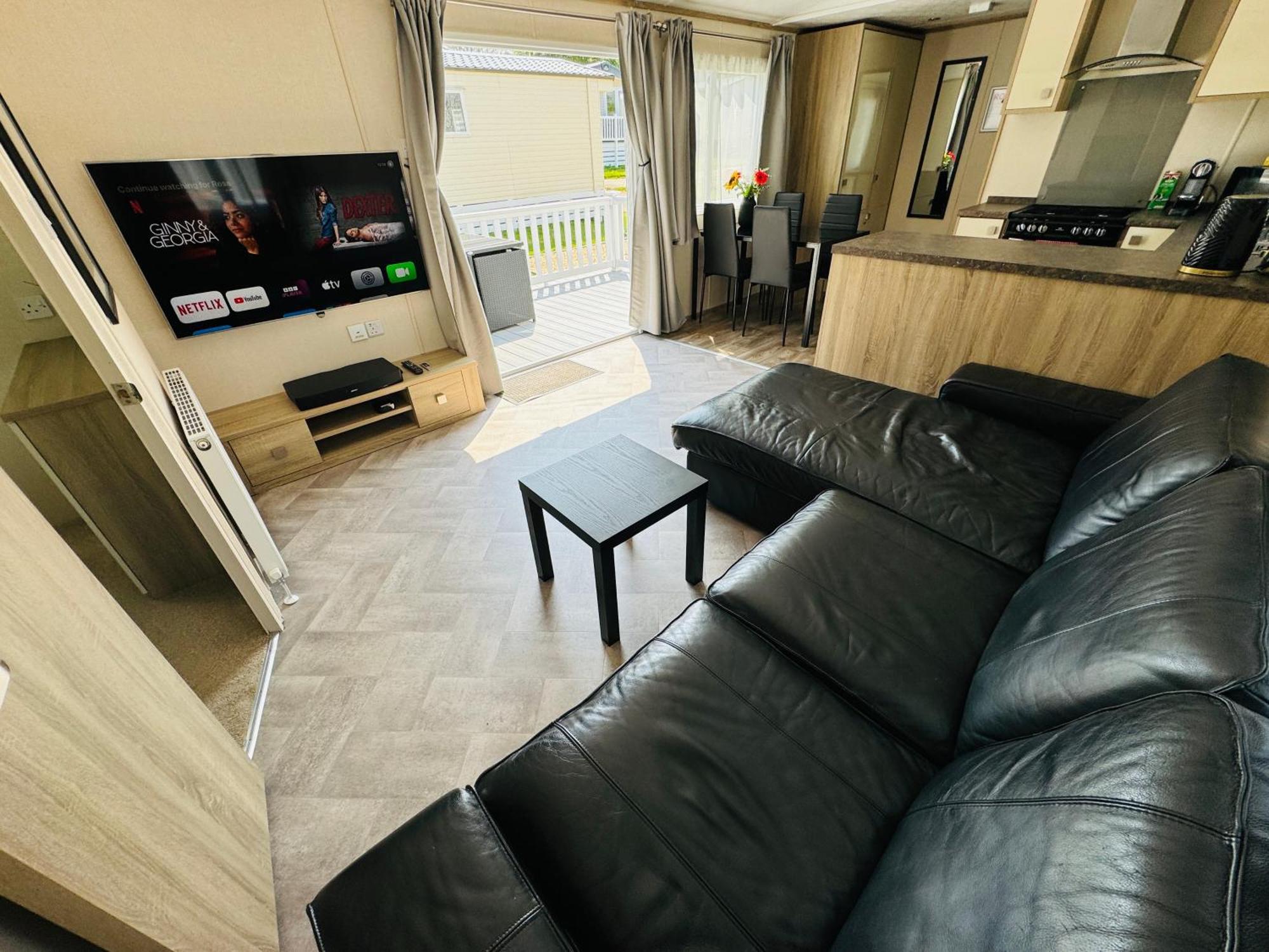 Rosa - Bournemouth Holiday Home วิมบอร์น มินสเตอร์ ภายนอก รูปภาพ